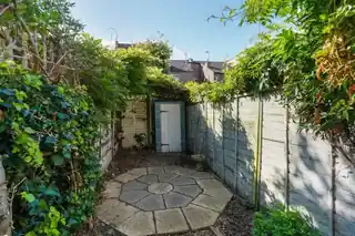 106 Elthorne Avenue, photo 2