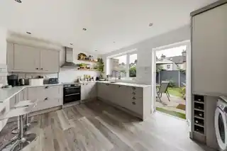 106 Horn Lane, photo 2