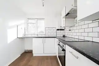 107 Avelon Road, photo 2
