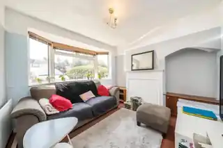 107 Fulwell Park Avenue, photo 2