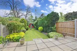 107 Gantshill Crescent, photo 2