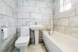 107 Harlow Road, photo 2