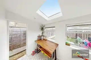 107 Hatherley Gardens, photo 2