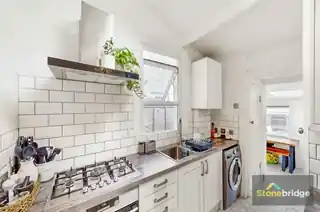 107 Hatherley Gardens, photo 4