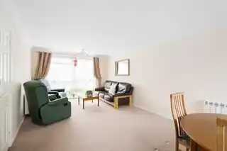 107 Wessex Drive, photo 2
