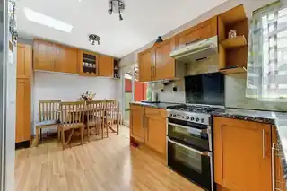108 Canterbury Road, photo 3