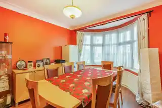 108 Redbridge Lane East, photo 3