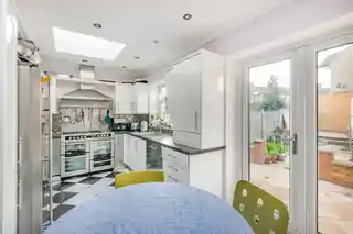 108 Redbridge Lane East, photo 4