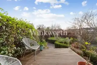 109 Carpenter Gardens, photo 2