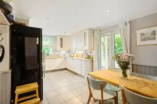 109 Downs Court Road, photo 4