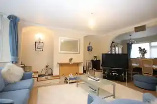 109 Galliard Road, photo 2
