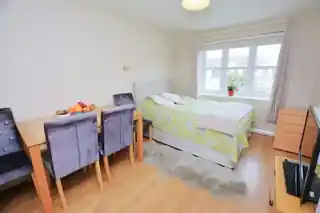 109 Lavender Avenue, photo 3