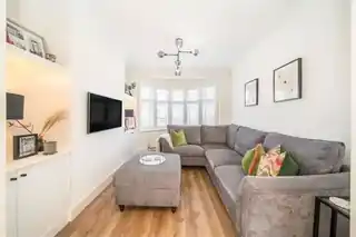 109 Mayday Gardens, photo 2
