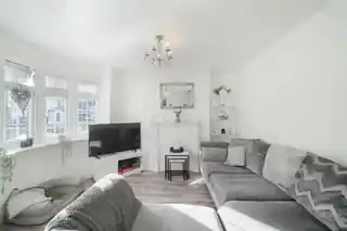 109 Sandringham Crescent, photo 3