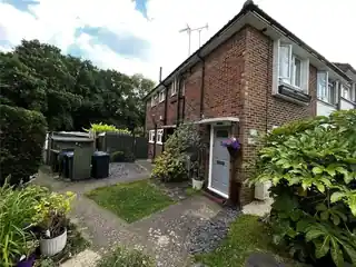 109 Vernon Crescent, photo 2