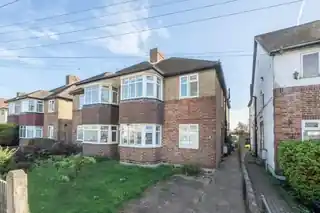 10A Whitton Waye, photo 2