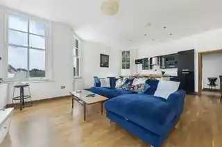 10B Vicarage Road, photo 4