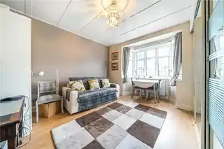 11 Acacia Avenue, photo 3