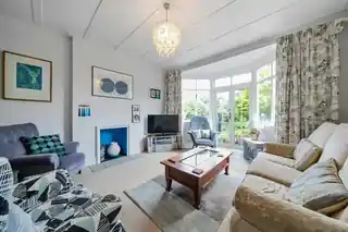 11 Acacia Avenue, photo 2
