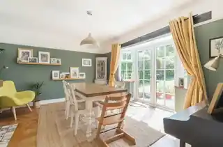 11 Ashcombe Road, photo 3