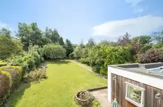 11 Ashcombe Road, photo 2