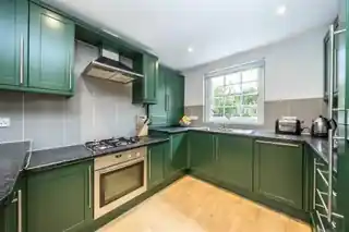 11 Aulton Place, photo 3