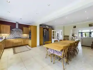 11 Barton Road, photo 2