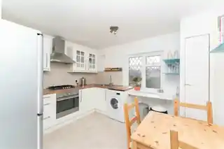 11 Beechmount Avenue, photo 4