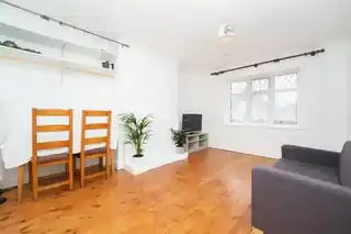 11 Beechmount Avenue, photo 3