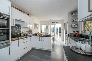 11 Berwyn Road, photo 3