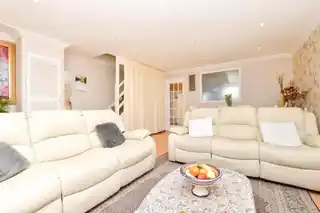 11 Bisham Close, photo 3