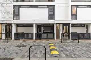 11 Broadfield Lane, photo 4