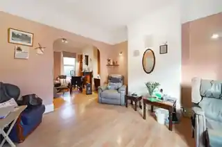 11 Burnfoot Avenue, photo 2