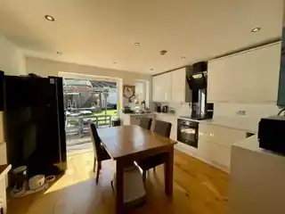 11 Butts Crescent, photo 2