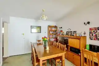11 Charnwood Road, photo 2