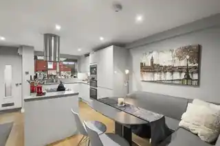 11 Dawson Close, photo 3