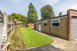 11 Derham Gardens, photo 3