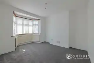 11 Derham Gardens, photo 4