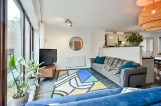 11 Eden Way, photo 3