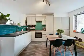 11 Eden Way, photo 4
