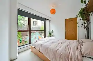11 Eden Way, photo 2