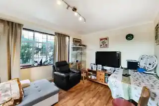 11 Fairgreen Road, photo 3