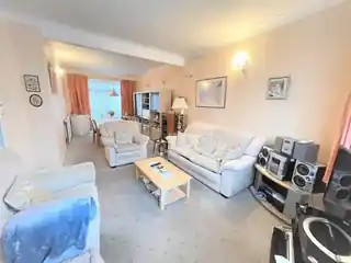 11 Gantshill Crescent, photo 2