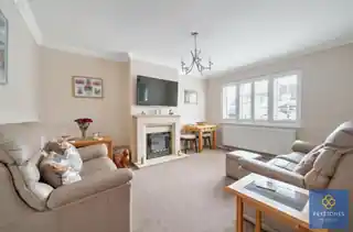 11 Gobions Avenue, photo 2