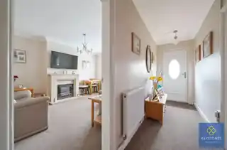 11 Gobions Avenue, photo 4
