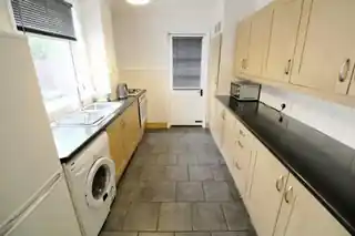 11 Halcot Avenue, photo 4