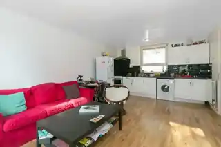 11 Hampson Way, photo 3