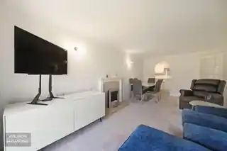 11 Hanbury Court, photo 4