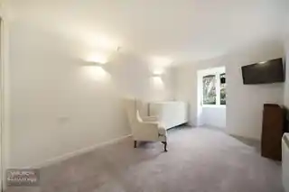 11 Hanbury Court, photo 3