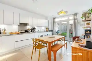 11 Helios Way, photo 3